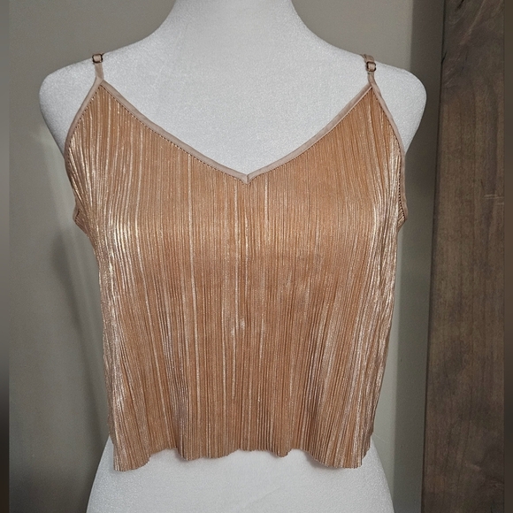 VICTORIA'S SECRET Rose Gold plisse cropped cami. Size Small - Picture 2 of 8